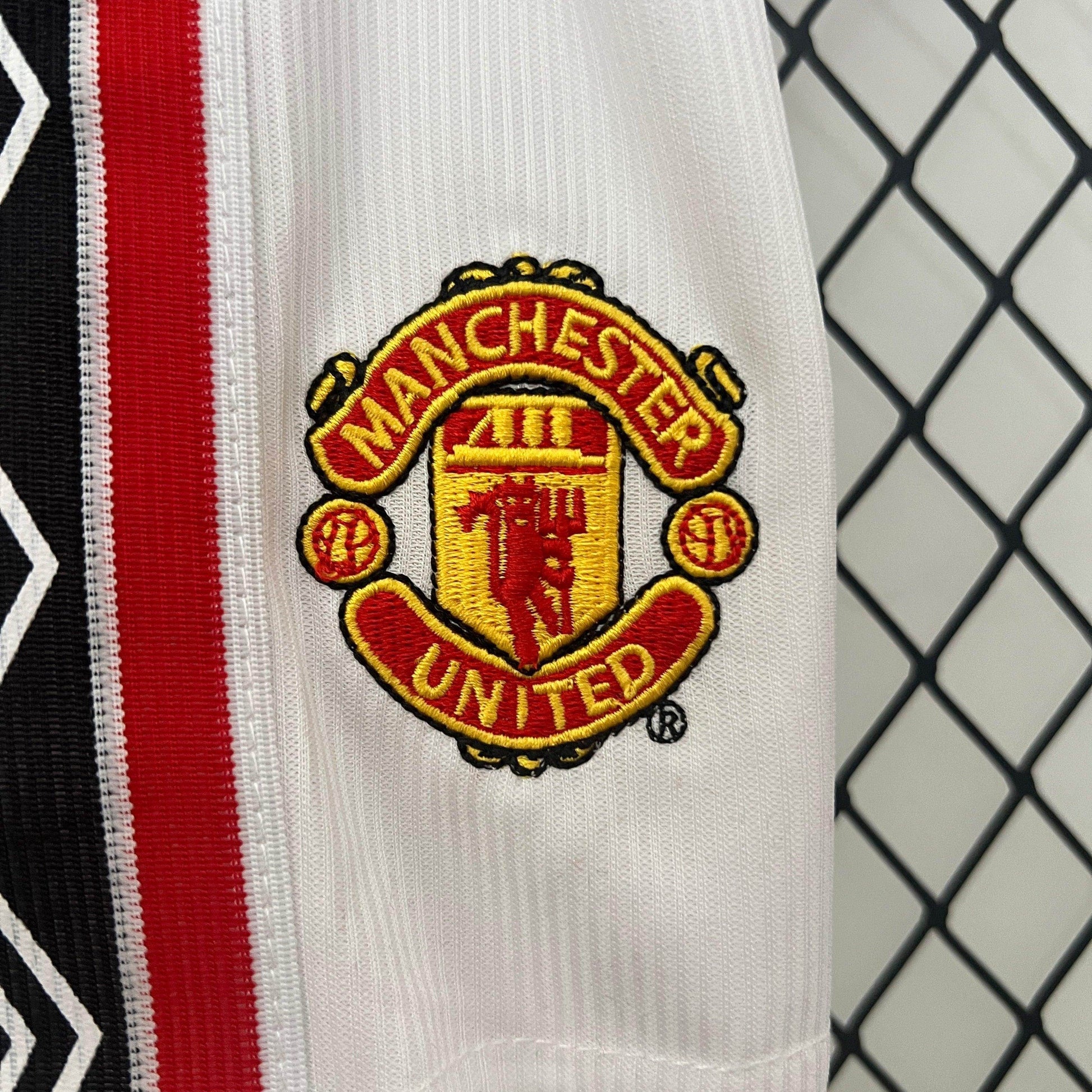 Manchester United 98/99 Home Jersey Kids - JerseyLegacy