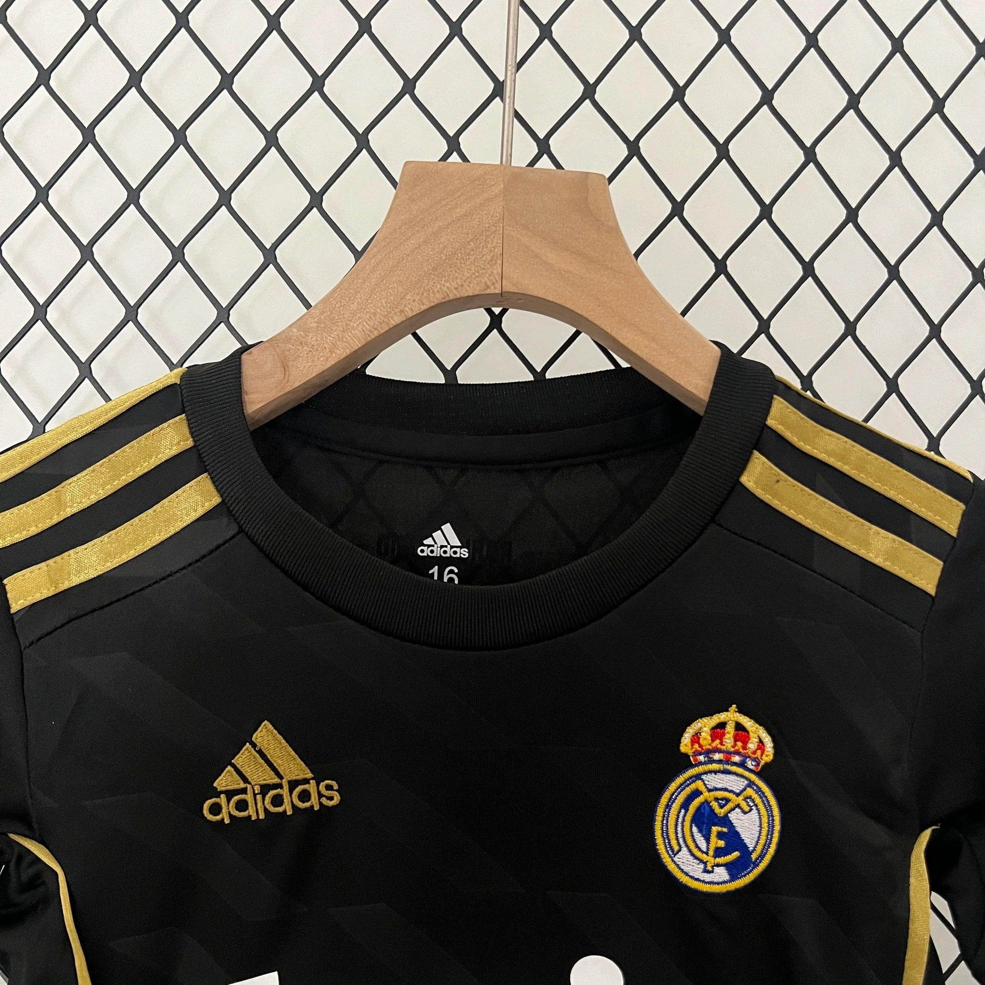 Real Madrid 11/12 Away Jersey Kids - JerseyLegacy