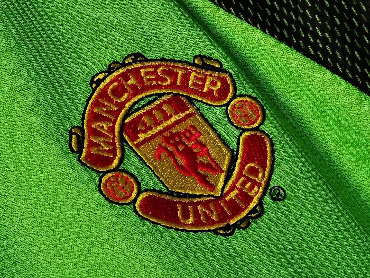 Manchester United 1998–1999 Long Sleeve Goalkeeper Kit - JerseyLegacy